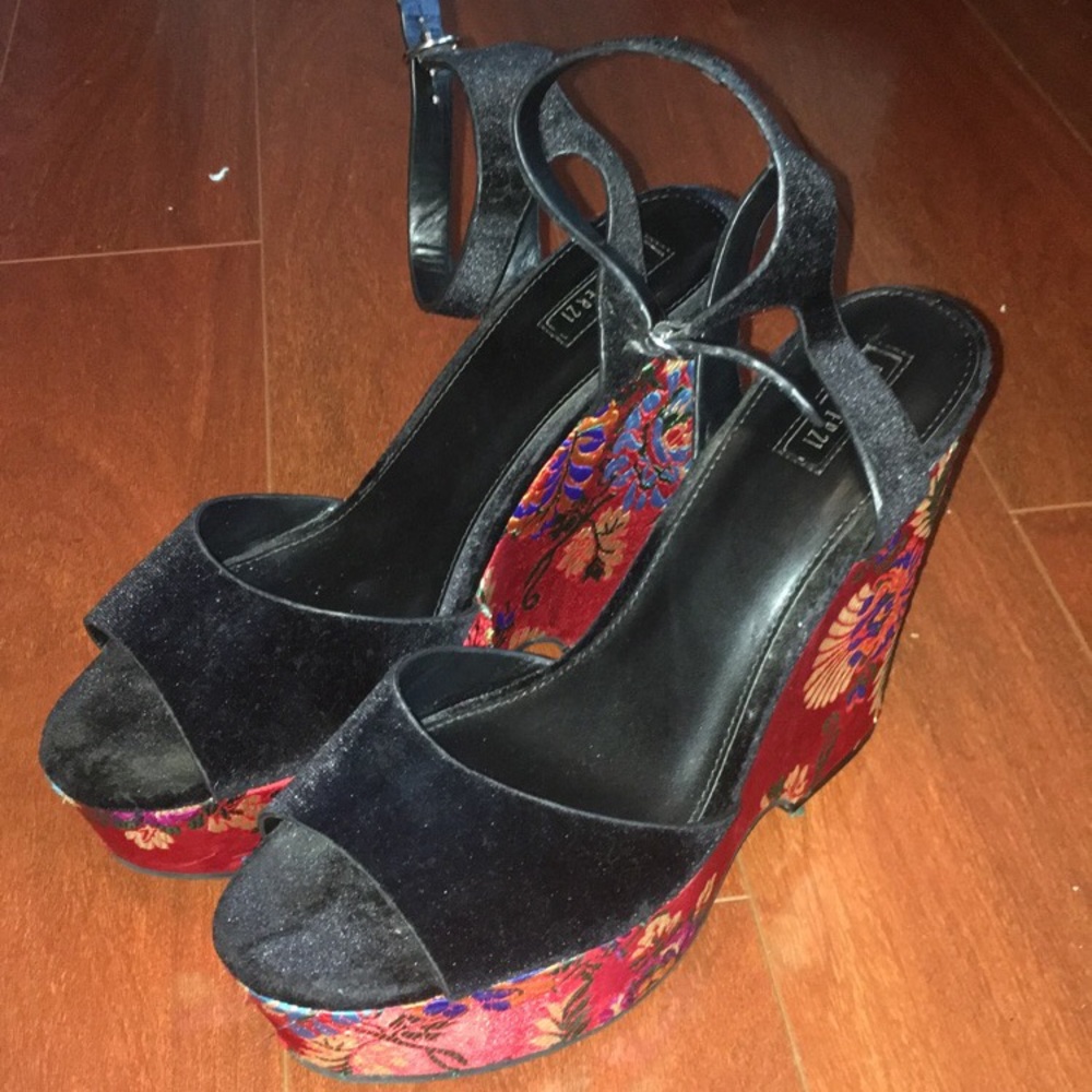 🌹Platform Red Silk Wedges🌹